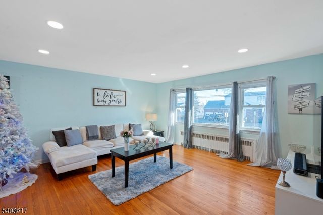 36 N Vivyen St, Bergenfield Boro, NJ 07621