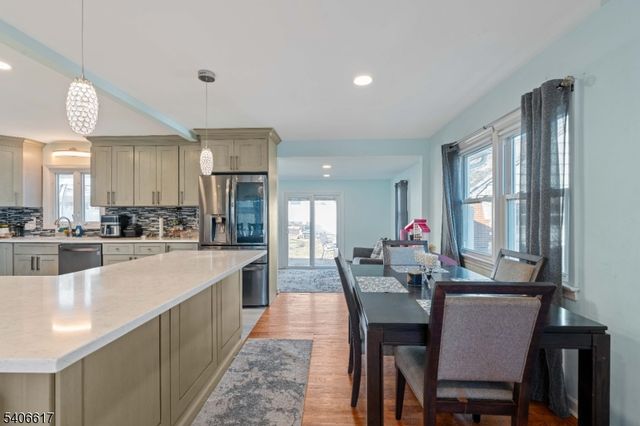 36 N Vivyen St, Bergenfield Boro, NJ 07621