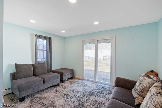 36 N Vivyen St, Bergenfield Boro, NJ 07621