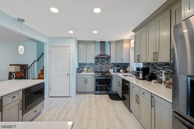 36 N Vivyen St, Bergenfield Boro, NJ 07621