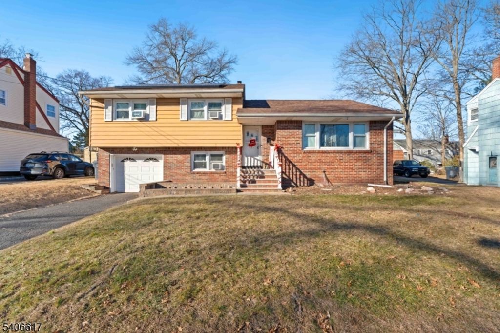 36 N Vivyen St, Bergenfield Boro, NJ 07621