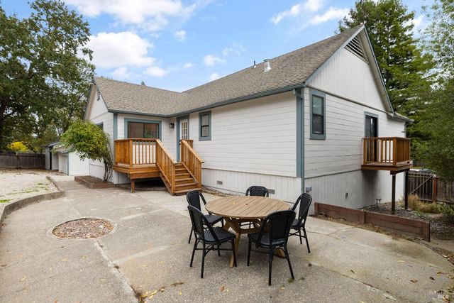 377 Maple Ave, Cotati, CA 94931