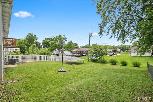 2411 Muegge Road, St Charles, MO 63303