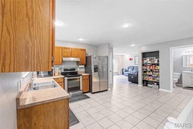 2411 Muegge Road, St Charles, MO 63303