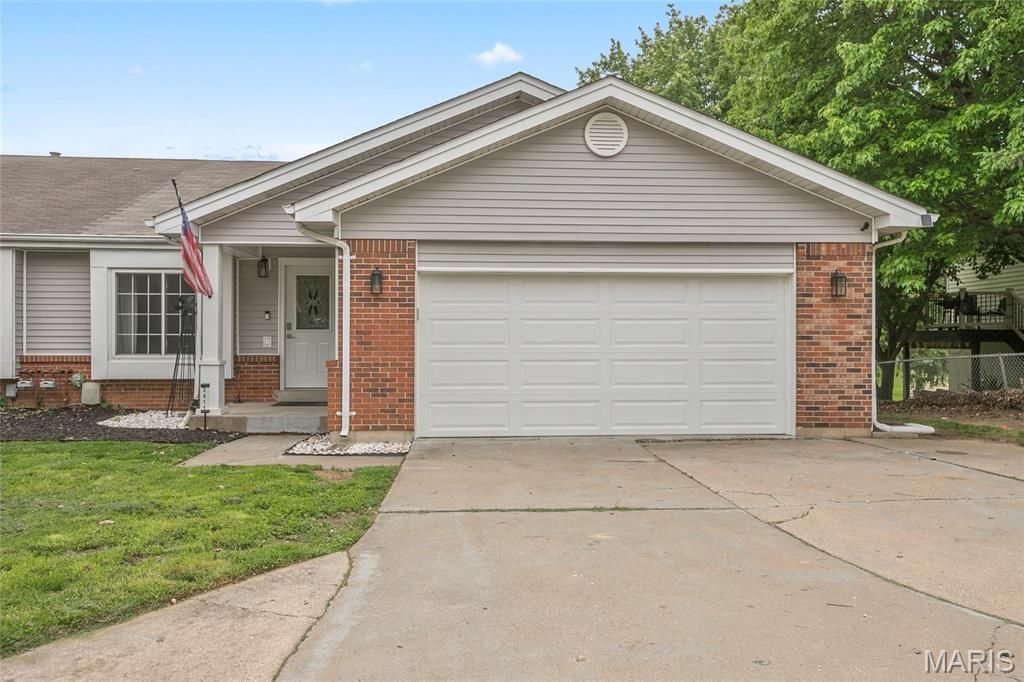 2411 Muegge Road, St Charles, MO 63303