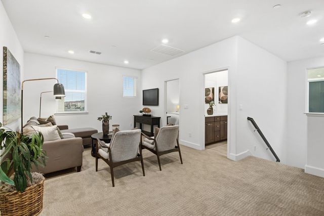 2033 Lake Range Way, Roseville, CA 95747