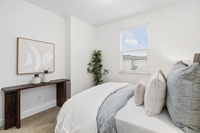 2033 Lake Range Way, Roseville, CA 95747