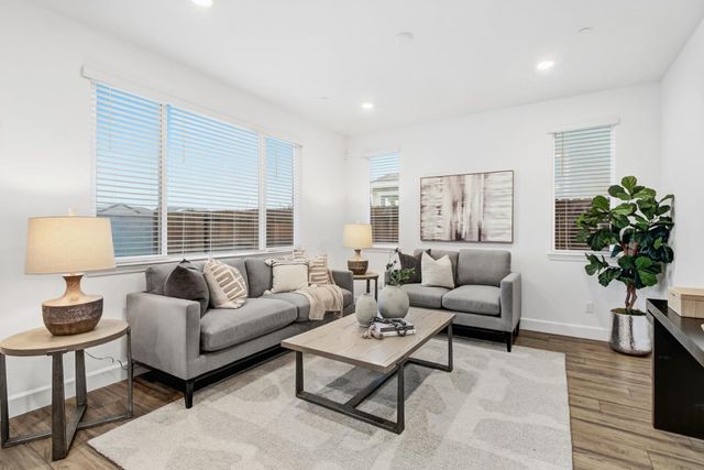 2033 Lake Range Way, Roseville, CA 95747