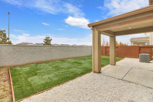 2033 Lake Range Way, Roseville, CA 95747