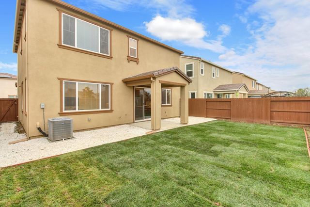 2033 Lake Range Way, Roseville, CA 95747