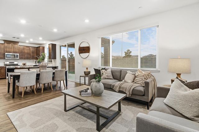 2033 Lake Range Way, Roseville, CA 95747