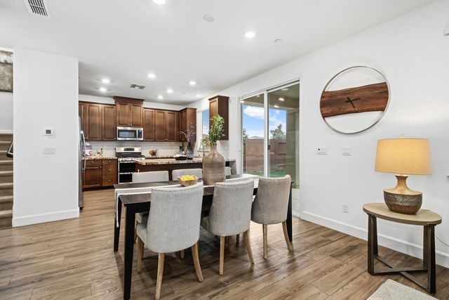 2033 Lake Range Way, Roseville, CA 95747