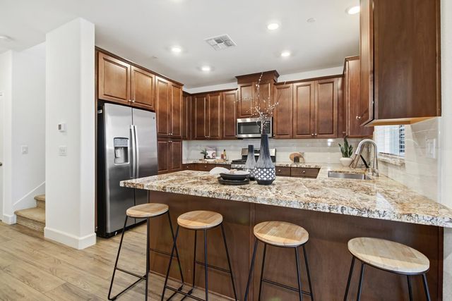 2033 Lake Range Way, Roseville, CA 95747