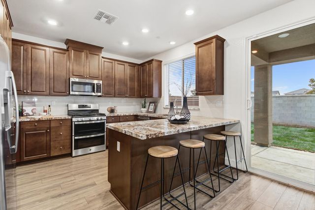 2033 Lake Range Way, Roseville, CA 95747