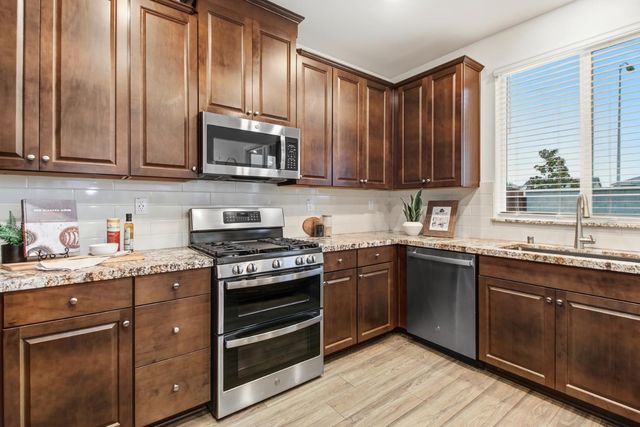 2033 Lake Range Way, Roseville, CA 95747