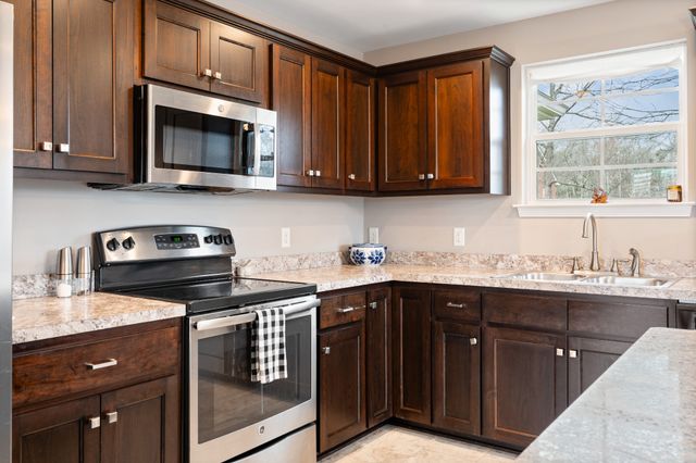 7608 Leverette Dr, Fairview, TN 37062