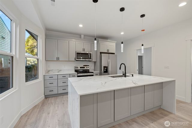 1131 S 6th Street, Mount Vernon, WA 98273