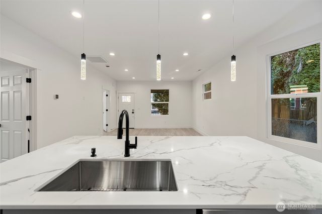 1131 S 6th Street, Mount Vernon, WA 98273