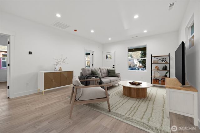 1131 S 6th Street, Mount Vernon, WA 98273