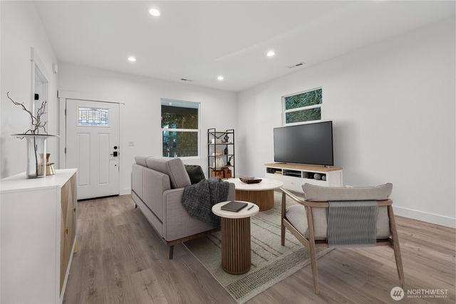 1131 S 6th Street, Mount Vernon, WA 98273