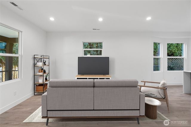 1131 S 6th Street, Mount Vernon, WA 98273