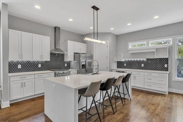 525 31st Ave, N, Nashville, TN 37209