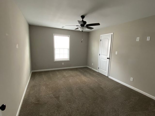 1612 Kestrel Dr, Clarksville, TN 37040