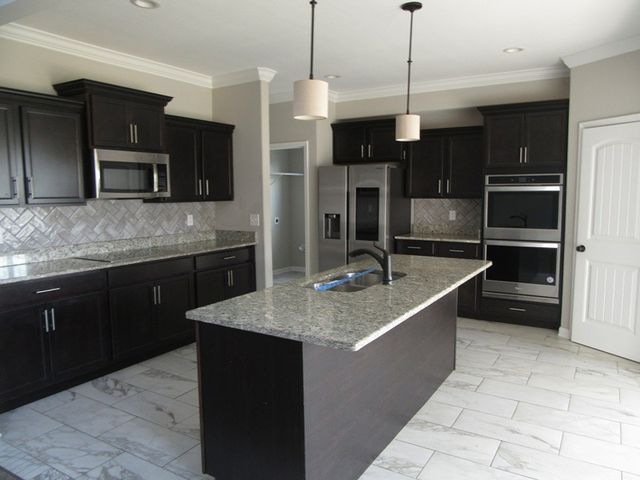 1612 Kestrel Dr, Clarksville, TN 37040