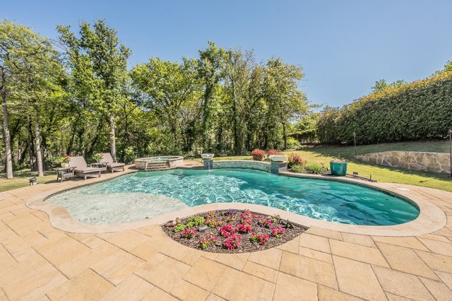 8605 Del Pino Court, Flower Mound, TX 75022