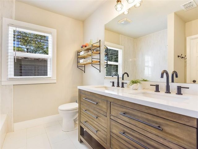 3304 Robinson Ave 1, Austin, TX 78722