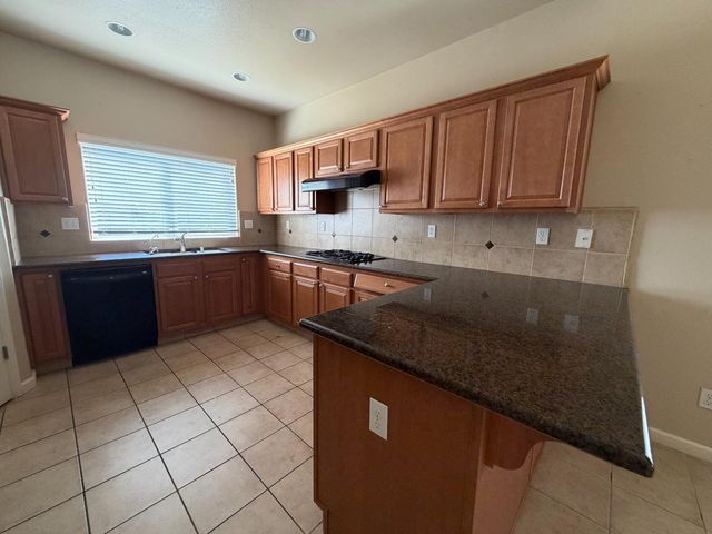 548 W Serena Avenue, Clovis, CA 93619