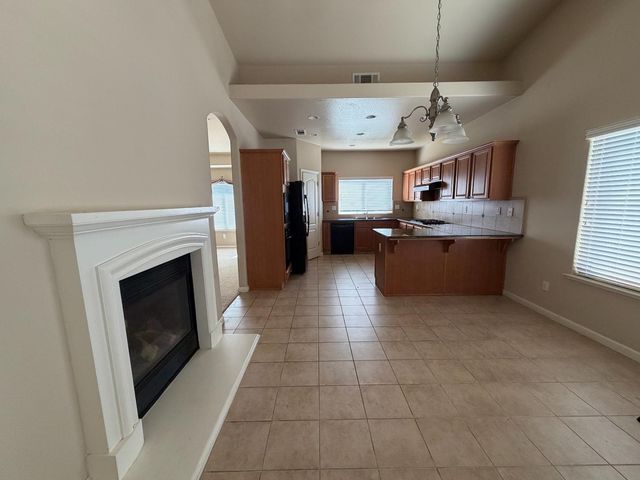 548 W Serena Avenue, Clovis, CA 93619