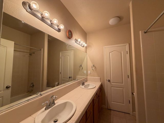 548 W Serena Avenue, Clovis, CA 93619