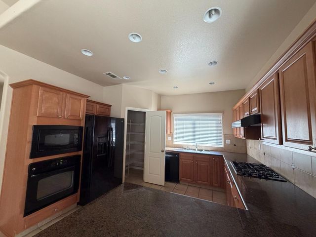 548 W Serena Avenue, Clovis, CA 93619