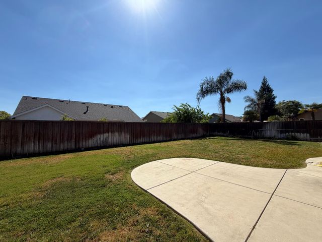 548 W Serena Avenue, Clovis, CA 93619