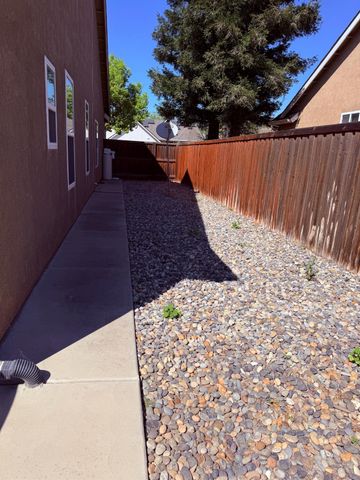 548 W Serena Avenue, Clovis, CA 93619