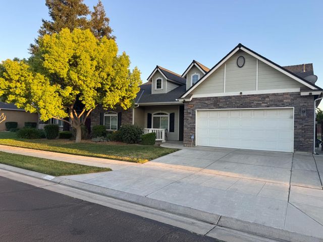 548 W Serena Avenue, Clovis, CA 93619