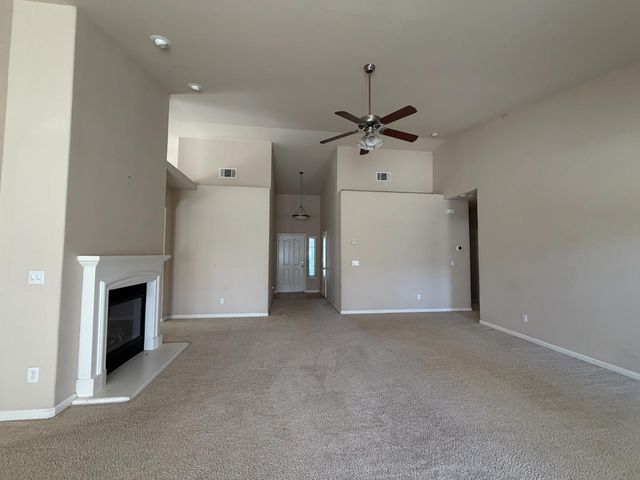 548 W Serena Avenue, Clovis, CA 93619