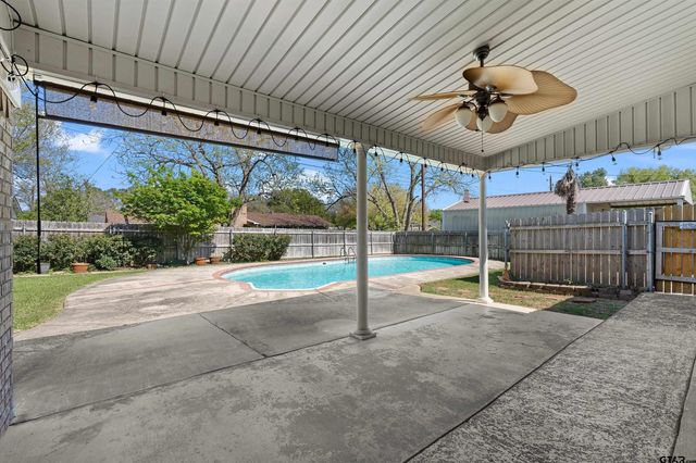 1207 S Evenside, Henderson, TX 75652