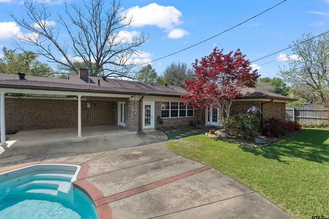 1207 S Evenside, Henderson, TX 75652