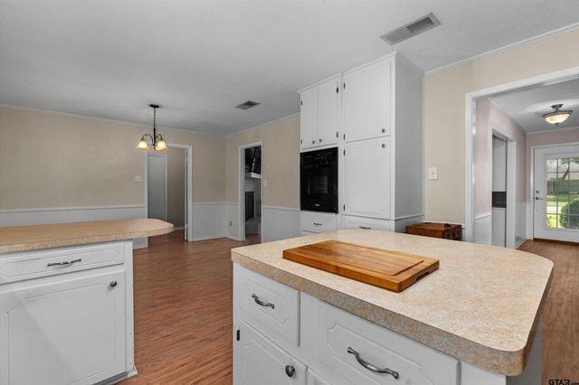 1207 S Evenside, Henderson, TX 75652