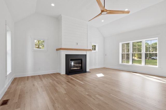 2 Colburn Lane, Littleton, MA 01460