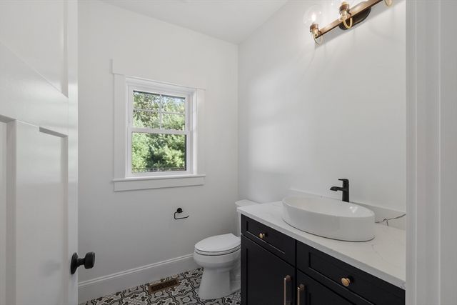 2 Colburn Lane, Littleton, MA 01460