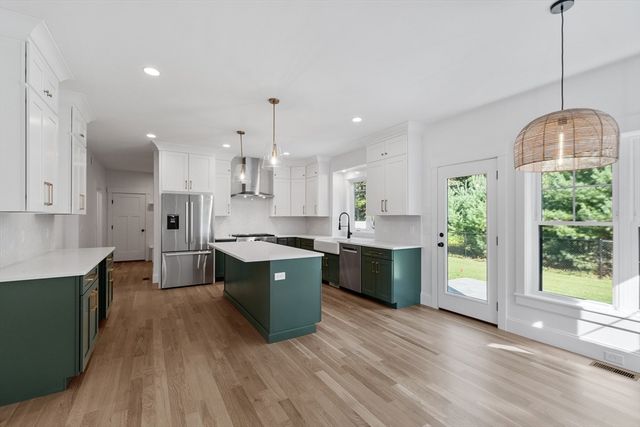 2 Colburn Lane, Littleton, MA 01460
