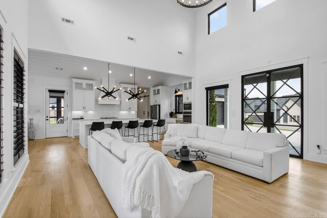 7509 S Shoreline Blvd, Benton, AR 72019