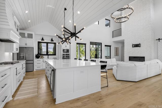 7509 S Shoreline Blvd, Benton, AR 72019