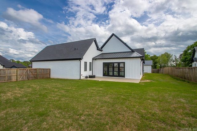 7509 S Shoreline Blvd, Benton, AR 72019