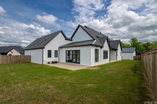 7509 S Shoreline Blvd, Benton, AR 72019