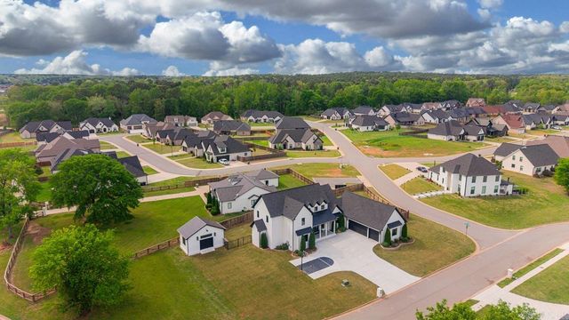 7509 S Shoreline Blvd, Benton, AR 72019