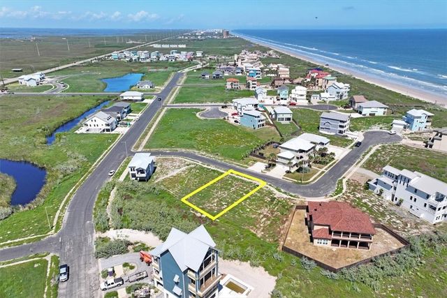 137 Bikini Dr, Port Aransas, TX 78373